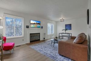 Modern Retreat with Forest Views 3BR Near Airport & Downtown