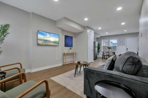 Modern Townhouse in Historic Building Walk to Downtown