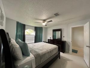 Beautiful pool home 15 minutes from Disney!