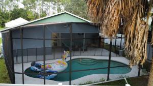 Beautiful pool home 15 minutes from Disney!
