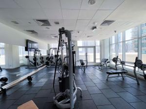 Free housekeeping visits during your stay - StayShort - Modern Apartment sleeps 4 close to Dubai Mall