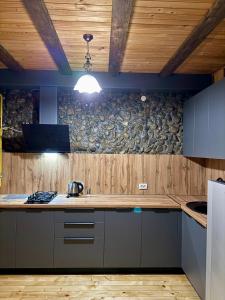 Гуцульська оселя