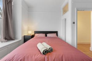 Cozy central Chiswick 3 BD Garden 5 mins to tube