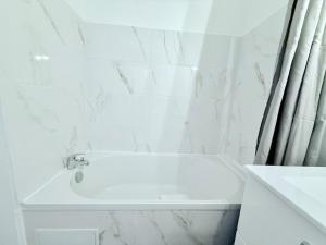 Bright apartment Parking Tram 3 min walk