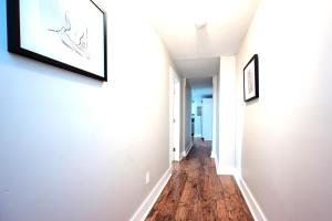 Park Place- cozy modern space fully updated fast WiFi good coffee and easy parking