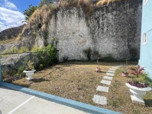 Arias Nest Modern Apt mins from Accra Beach