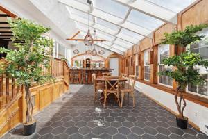 The birch House Heated Pool, Sauna, Hot Tub & More