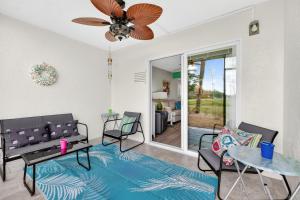 Coastal Fabulous Condo 5 Miles from the BEACH