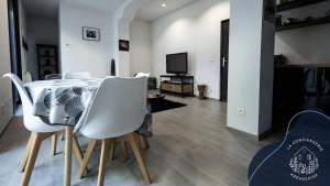 La terrasse, proche des places 2 chambres