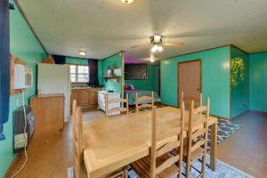 Couple’s Retreat w Dock Access on Lake Eufaula!