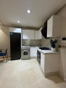 LE G27 Studio premium Bd Ghandi Self check-in