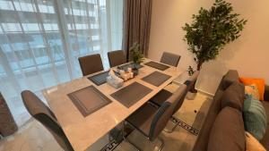 Dubai Marina Apartment Steps to DMCC Metro & JBR