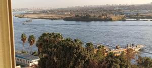 شقة فندقيه فاخرة بمنطقة المعادى صف اول جميع الغرف تطل على النيل A luxury hotel apartment in Maadi, first row.rooms overlook the Nile