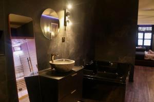 La suite des Arcades Grand place Sauna et Balneo