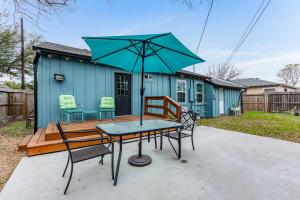 2BR Chateau with Outdoor BBQ in Corpus Christi