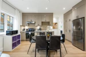 Brand-New Modern 4BR Home in Dunbar - Near UBC - Ideal for Families & Groups - Sleeps 10