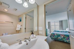 Oceanfront retreat w balcony & pools