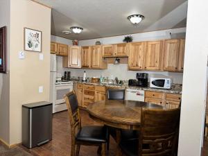 Paws and Powder- Short Walk to Lifts and Pet Friendly