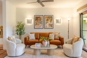 Lets Get Tropical, Located In The Heart Of Town, 2 King Beds, 2 Pools, 2 Bathrooms