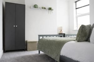 N&M Lodge Dunstable lodge with Free Parking