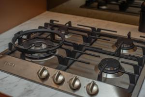 71st Floor Sky-High CBD Views