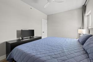 Coastal Chic Designer Waterfront Retreat 301