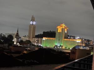 BUENO - Studio novo com rooftop, piscina e vista incrível