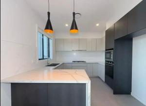 Luxury 5 Bedroom Rouse Hill Home