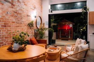 Catalyst Retreat - Stylish, Pets, Accessible, Sauna