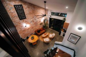 Catalyst Retreat - Stylish, Pets, Accessible, Sauna
