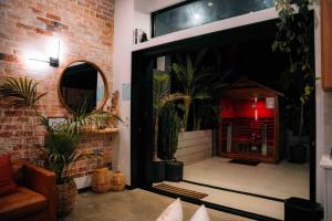Catalyst Retreat - Stylish, Pets, Accessible, Sauna