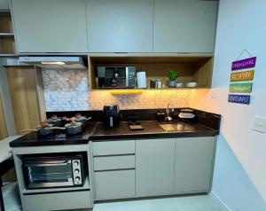 Luxury New One Bedroom Suite - Rooftop Pool & View