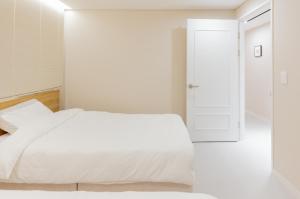 rootshouse busan station