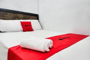 RedDoorz at Pondok Diana Pantai Ujung Genteng 4