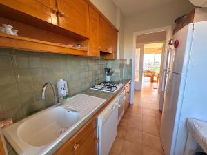 Appartement en bord de mer avec terrasse et parking - FR-1-816-38