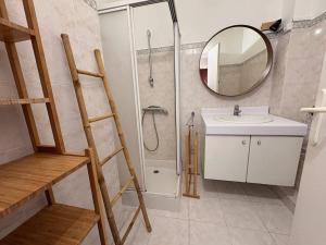 Appartement en bord de mer avec terrasse et parking - FR-1-816-38