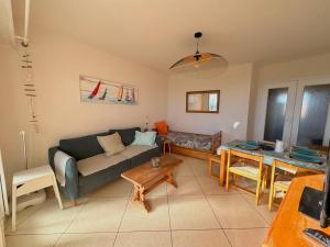 Appartement en bord de mer avec terrasse et parking - FR-1-816-38
