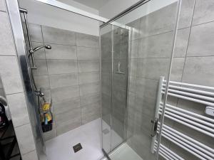 Appartement Moderne avec Terrasse - Clim & Parking - FR-1-837-85