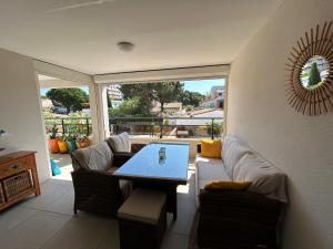 Appartement Moderne avec Terrasse - Clim & Parking - FR-1-837-85