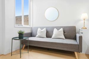 MetaWise BnB Light-Filled Studio Room 5