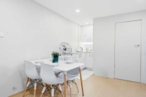 MetaWise BnB Light-Filled Studio Room 5