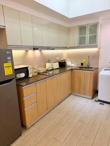 Venice Luxe Stylish, 1 BedRoom, Pool, Netflix, Kitchen, Canal Mall Access