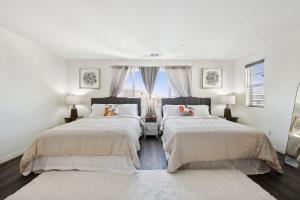 Entire Private Home with 5 Bedrooms 3 Bathrooms, 3000 sqft, Gated Yard, Garage, Nice View, Available Now