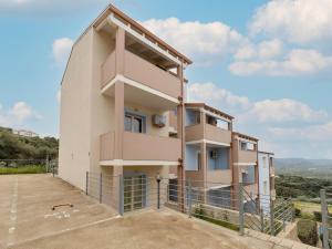 Sea-view apartment in Badesi with parking