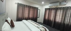 The Khayabaan - Your Fully Equipped Air-Conditioned Serviced Apartments in city centre
