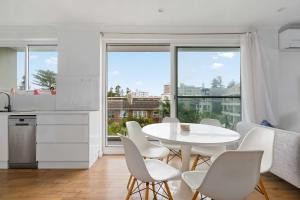 Sunny Manly Apartment Steps from Beach & Cafes