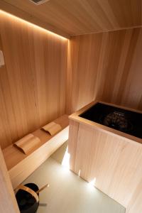 Irori & Private Sauna IRORI BY LUGSTAY Luxury Townhouse 3 Minutes from the Station