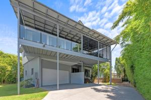 Family-Sized Retreat with Private Garage