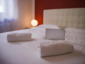 Double Room with Private External Bathroom room in Italianflat - Rentroom Verona