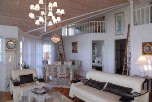 Outstanding Close To Nice Beachh